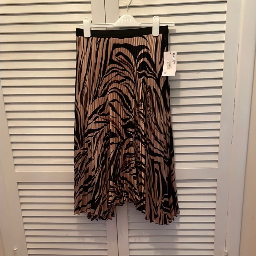 Bailey /44 Elegant Zebra Print plisse Skirt S elastic waist